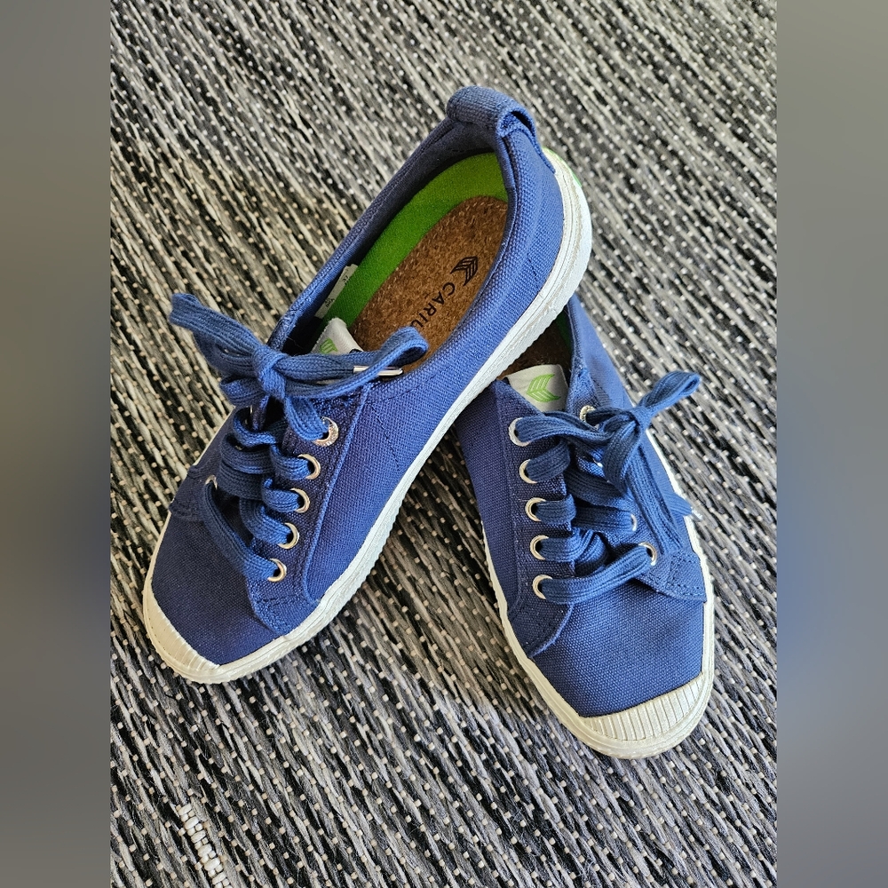 Cariuma Unisex Sneakers (Men's Size 5) Blue